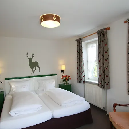 Am Adlerweg 9 Otel 3*